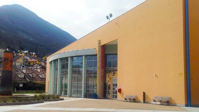 fabbrica esterno vetrata