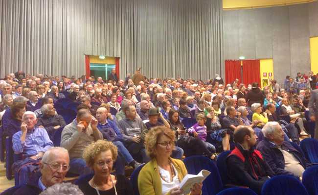 fabbrica pubblico pieno