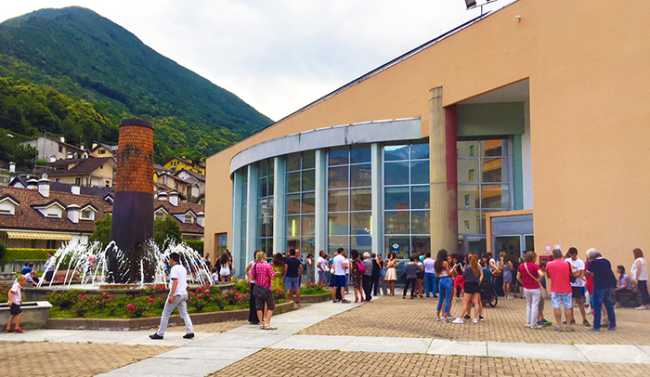 fabbrica villa esterno gente