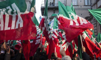 forza italia bandiere mani