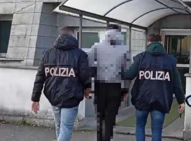 foto comunicato stampa squadra mobile 8.03.2025 copia 2