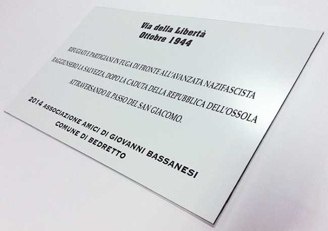 foto targa partigiani svizzera