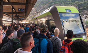 frontalieri bls treno affollamento briga