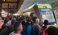 frontalieri bls treno affollamento briga