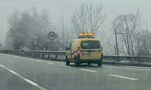 furgone rallentare superstrada