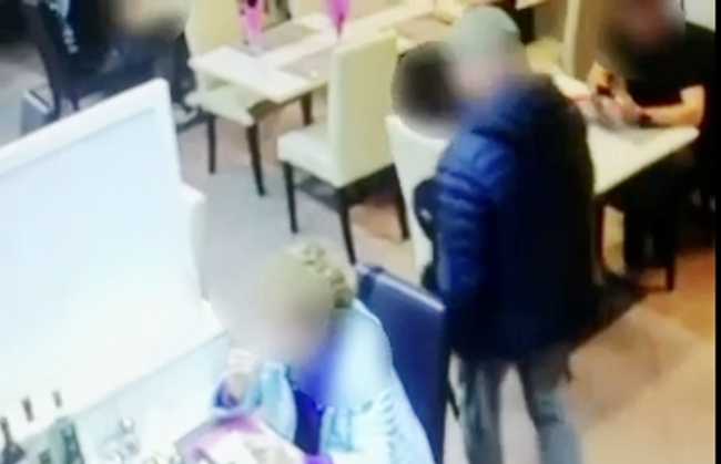 furto telecamera piazzetta