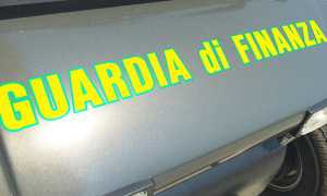 guardia finanza scritta auto