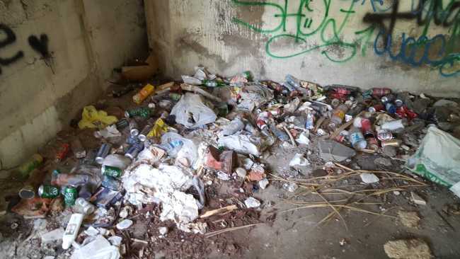 immondizia sotto ponte intra 2015