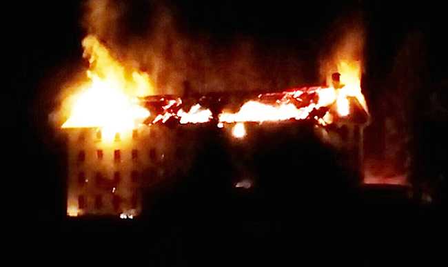 incendio cervandone fuoco notte