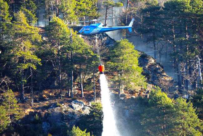 incendio elicottero acqua