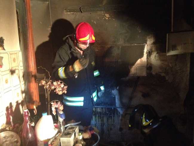 incendio vigile cantina