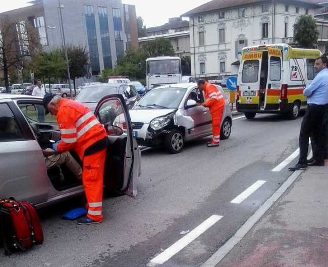 incidente viale azari ago 15