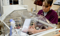 infermiera nascita bambinoi ospedale