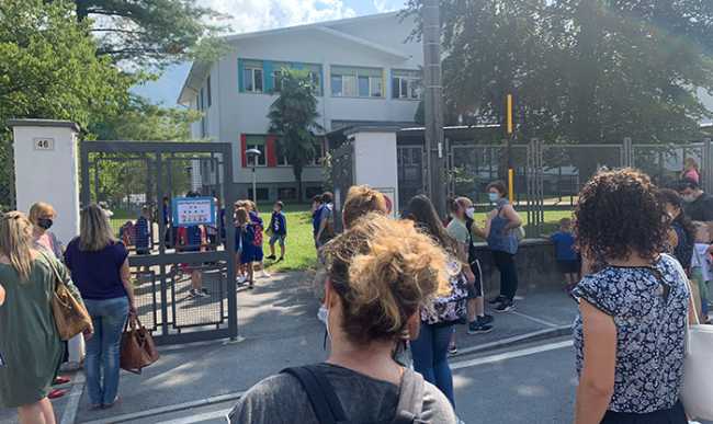 ingresso studenti scuole elementari mascherine