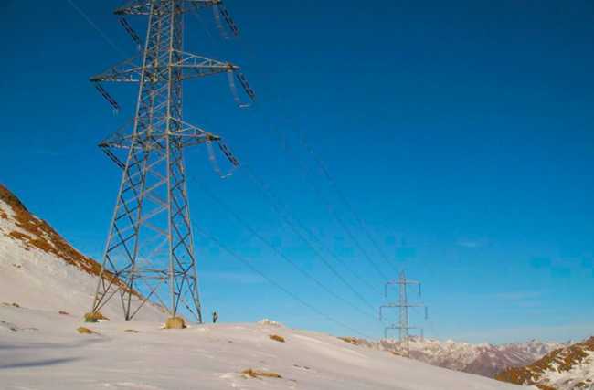 inteconnecxtor elettrodotto cima neve