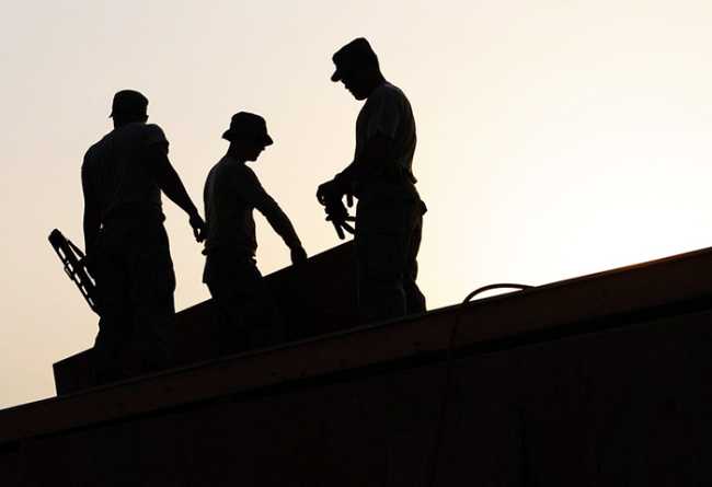 lavoratori tetto