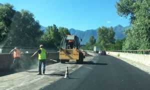 lavori superstrada asfalto corsia uomini
