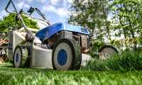 lawn mower 384589 640