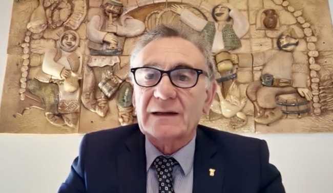 lincio arturo scrivania selfie