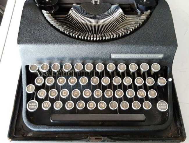 macchina da scrivere1