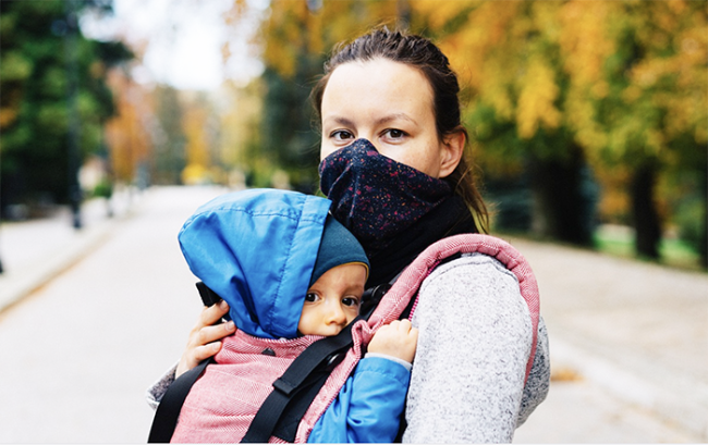 mamma bambino covid mascherina