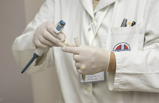medico camice covid