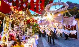 mercatino natale vigezzo bancarella sole