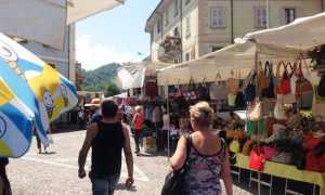 mercato abbigliamento