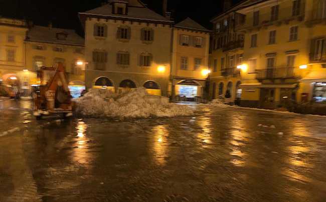 mercato piazza neve