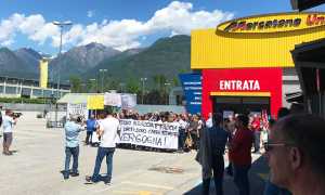 mercatone uno crevola striscione destra