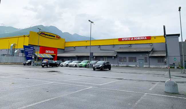 mercatone uno lato