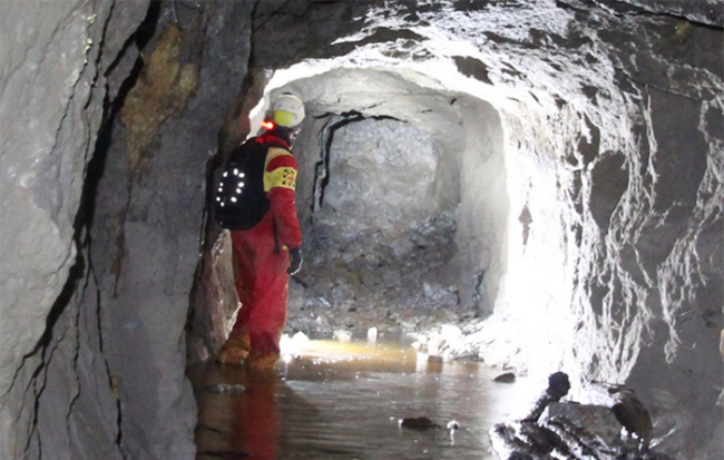 miniera antrona speleologo uomo