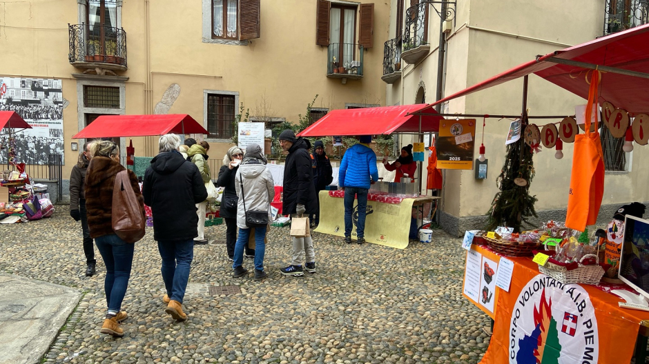 Un Natale con una marcia in più: la solidarietà anima i mercatini del VCO