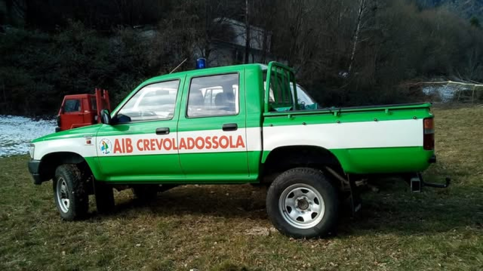 Team Race La Veia dona 4.000 euro all'AIB di Crevoladossola per le nuove divise