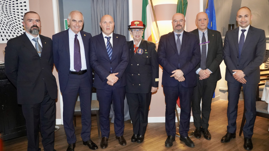Il Lions Verbano Borromeo dona 10mila euro all'Opera orfani dei carabinieri