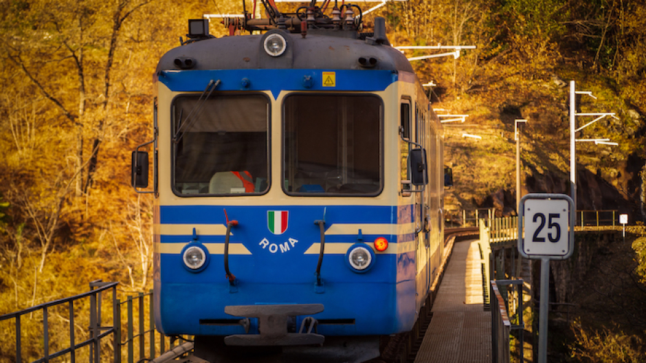 Il Treno del Foliage riparte a ottobre: un viaggio lento nella magia dell'autunno