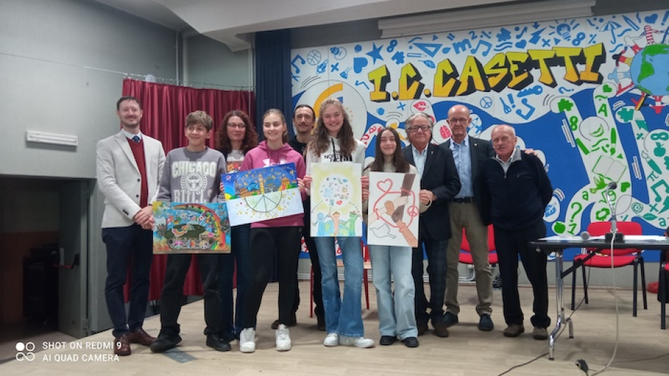 Un poster per la pace: gli studenti delle Casetti vincono il concorso dei Lions