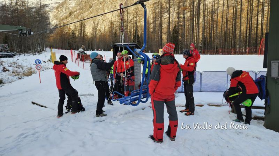 Macugnaga: prove di evacuazione seggiovia. L'esercitazione del soccorso alpino