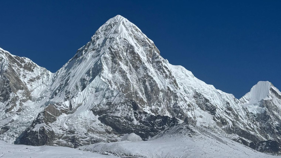 Gli alpinisti ossolani conquistano il Lobuche Est, in Himalaya