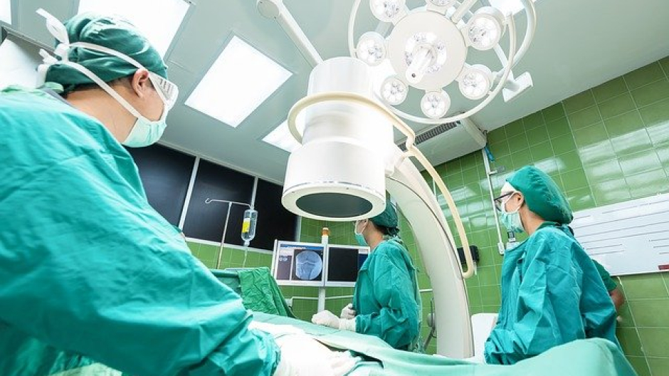 Sanità, due rapporti, visioni opposte: 