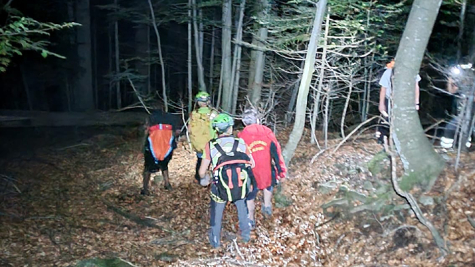 Quattro escursionisti spagnoli persi di notte nei boschi a Viganella, recuperati 