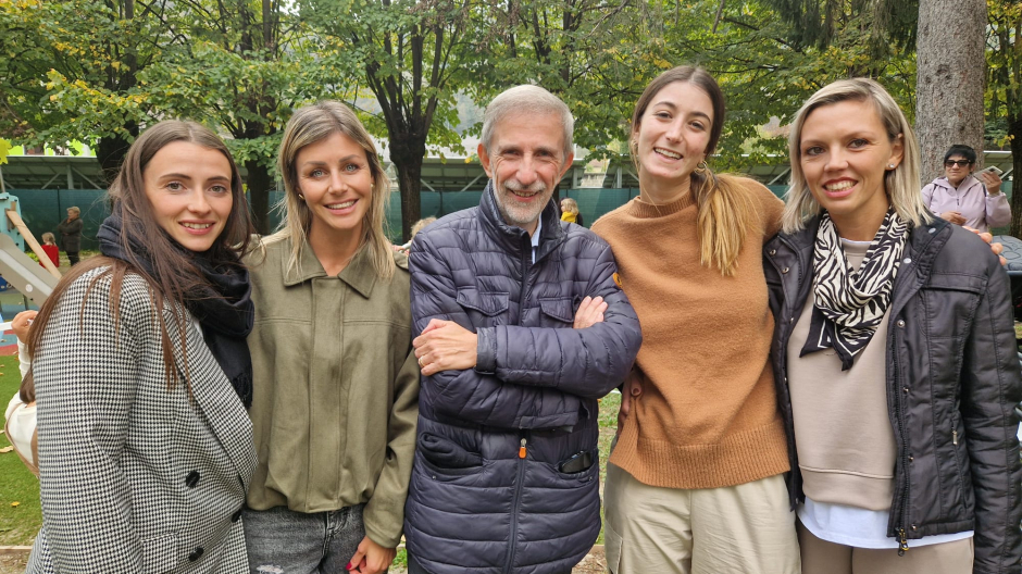 Inaugurato il nuovo parco giochi al Rosmini: bimbi (e genitori) in festa