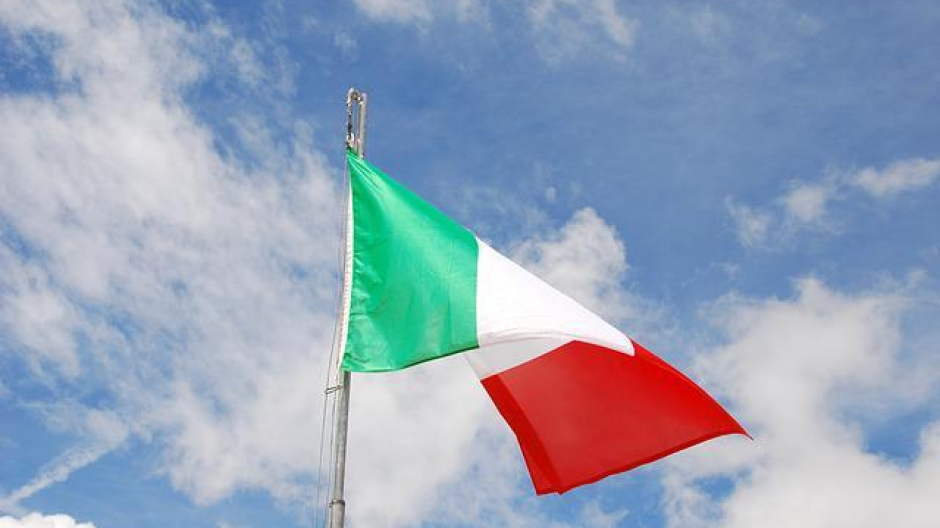 Abolito il ‘sì’ alla fine dell’Inno Nazionale  (di Carlo Crapanzano)