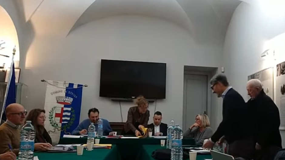 Un’assenza salva Severino: bilancio approvato e commissario schivato