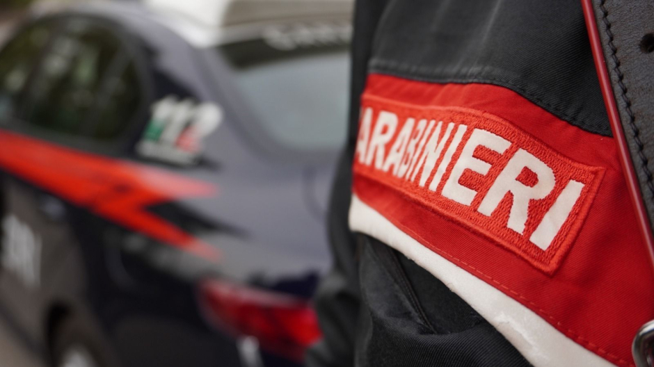 Domodossola, 14enne trovato con coltello a serramanico: sequestro e denuncia 