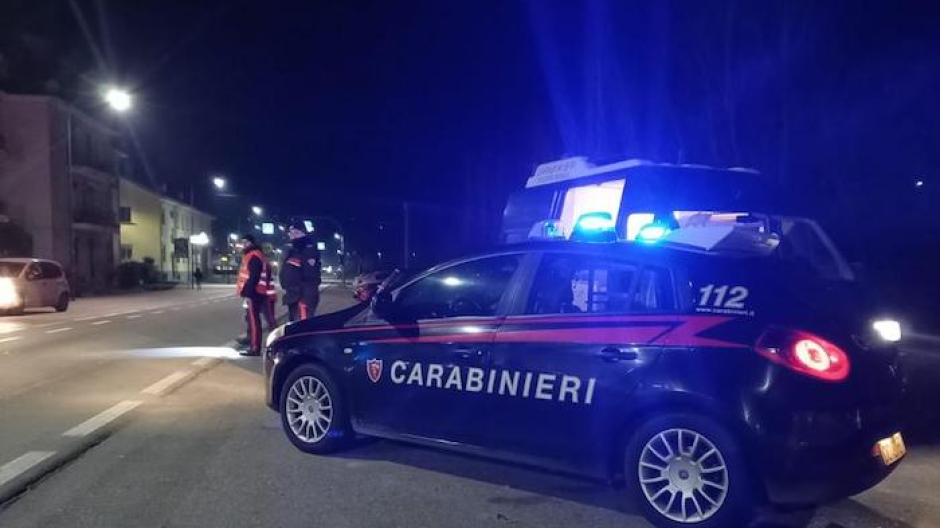 Rissa tra giovani sul lungolago, due feriti e tre in caserma
