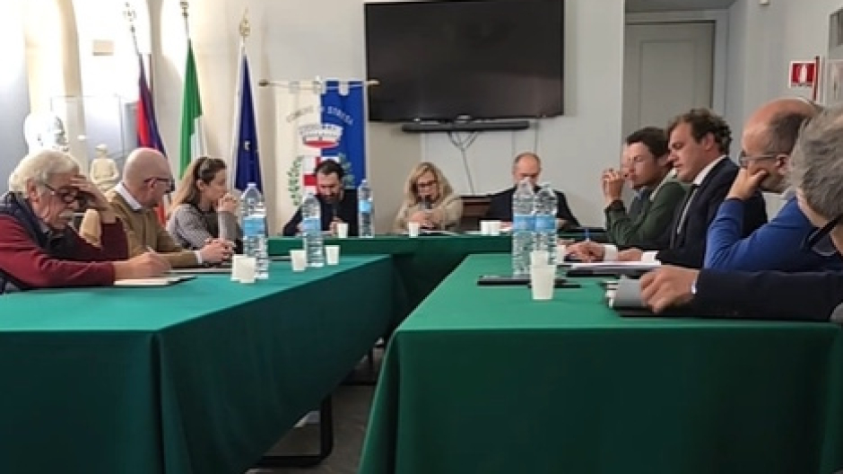 Minorenni rubano un estintore e lo sversano sulle barche del porto