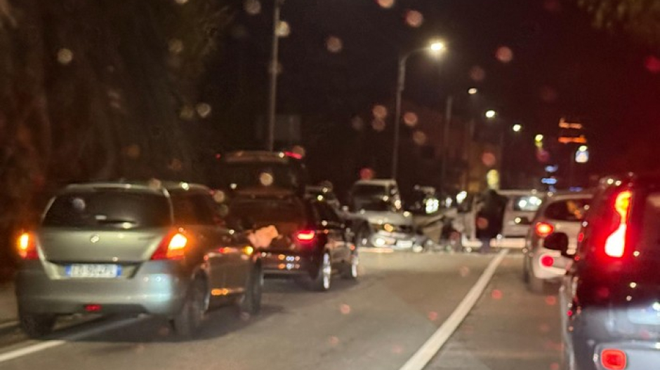 Frontale tra due auto sulla ss34 a Fondotoce