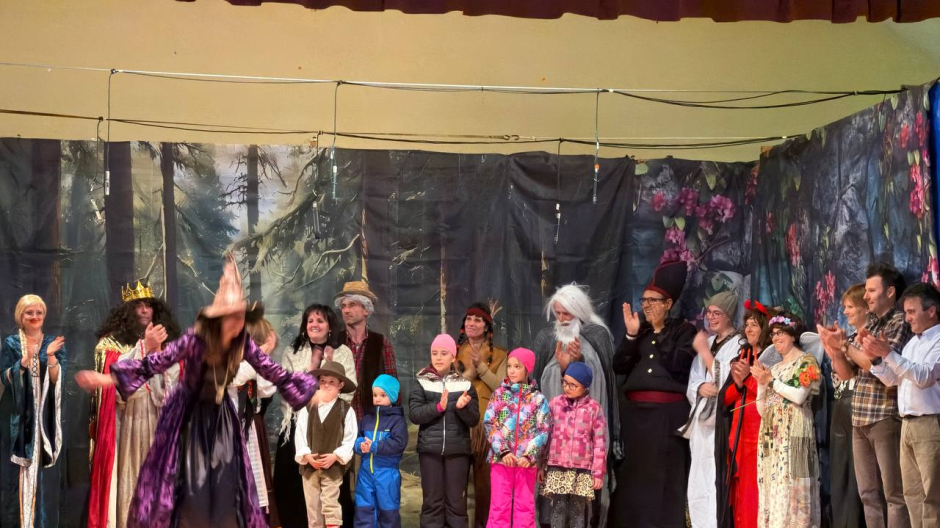 Montecrestese: applausi e risate per per “Monte Fantasy e la Regina di Mezzo”