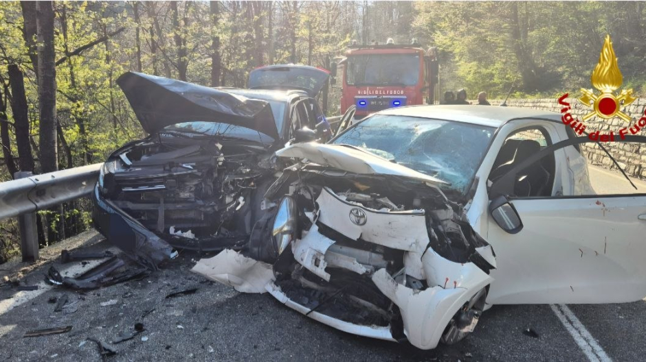 Scontro frontale in Valle Vigezzo: quattro feriti sulla Statale 337 